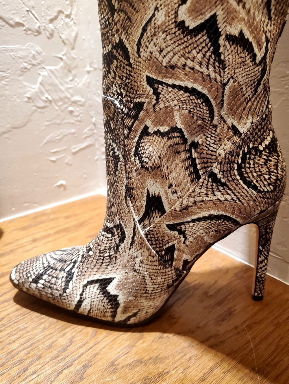 Vince Camuto Fendels Snakeskin Leather Over The Knee 4.25" High Heel Boots Sz 10 - Picture 13 of 14